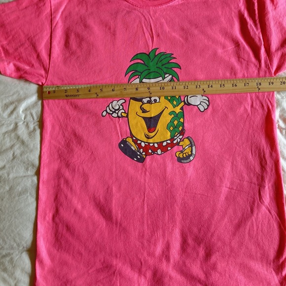 Vintage Dole Hawaii Hug A Pineapple Tee T-Shirt Medium USA Made Hot Pink Fruity - Picture 8 of 10